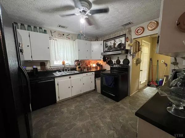 Drakes Branch, VA 23937,200 Piney LN