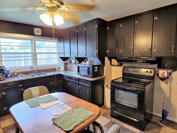 Appomattox, VA 24522,991 Oakville RD