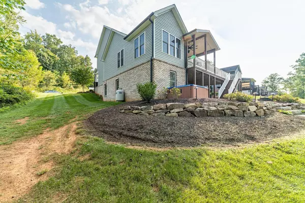 Forest, VA 24551,1453 Willow Oak DR