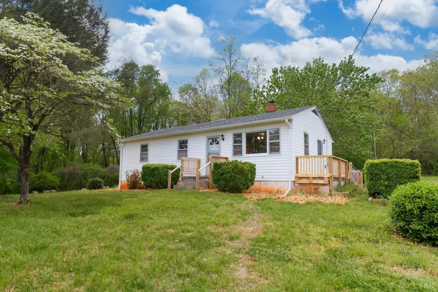 490 E Monitor RD, Amherst, VA 24521