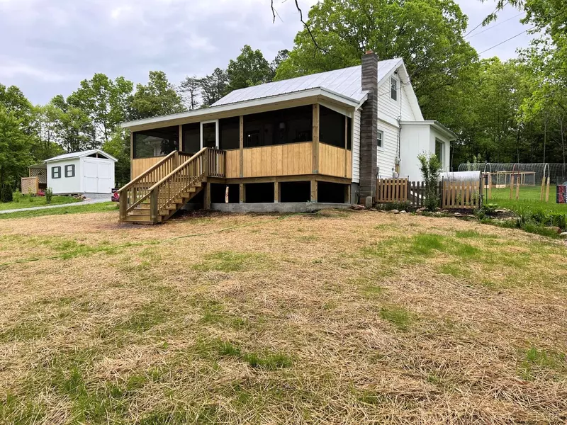 514 Smith RD, Hurt, VA 24563