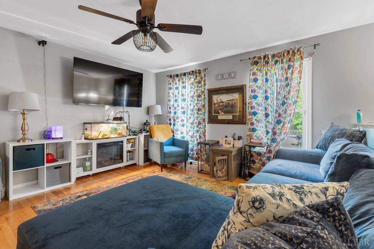 Roanoke, VA 24019,379 Clubhouse DR