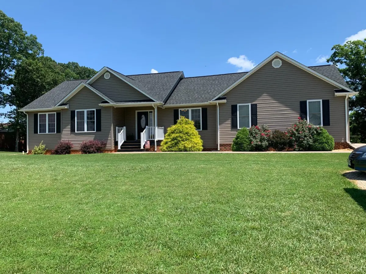 Appomattox, VA 24522,810 North Creek RD