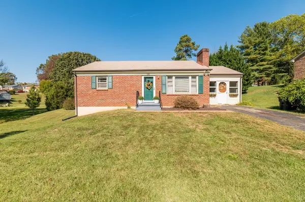 205 Greenwood DR, Madison Heights, VA 24572