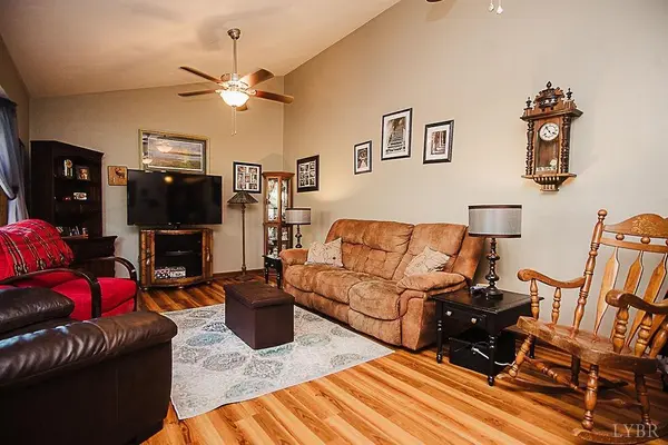 Vinton, VA 24179,1031 Jeanette AVE