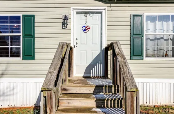 1135 Walnut Springs Dr, Bedford, VA 24523