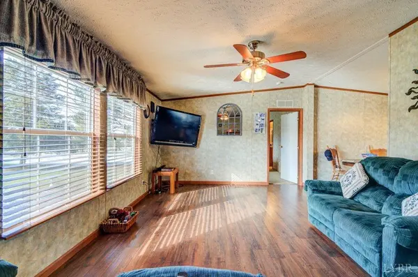 1135 Walnut Springs Dr, Bedford, VA 24523