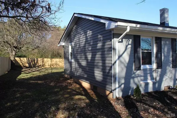 Gladys, VA 24554,5763 Three Creeks Rd