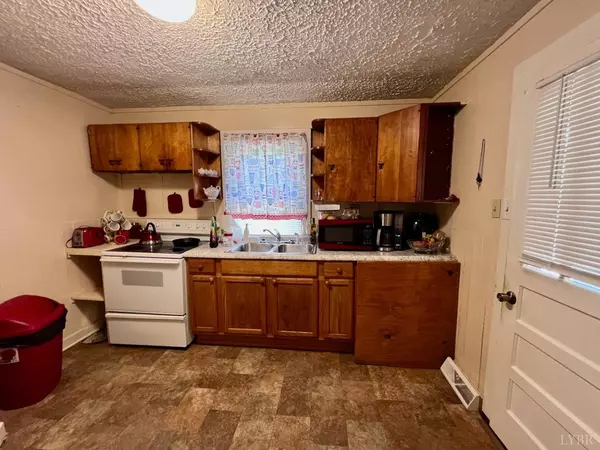 Shipman, VA 22971,195 Peavine LN