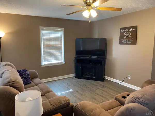 Hurt, VA 24563,793 Clover RD