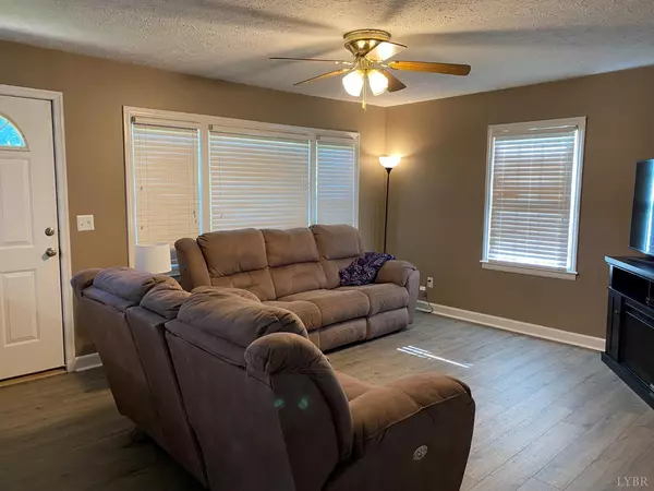 Hurt, VA 24563,793 Clover RD