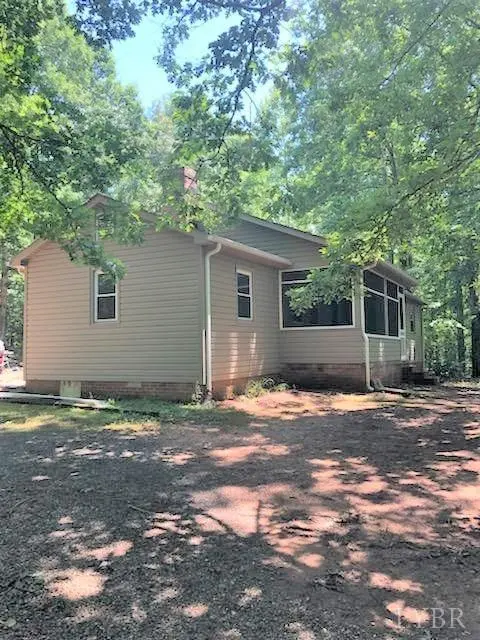 Wingina, VA 24599,2704 James River RD