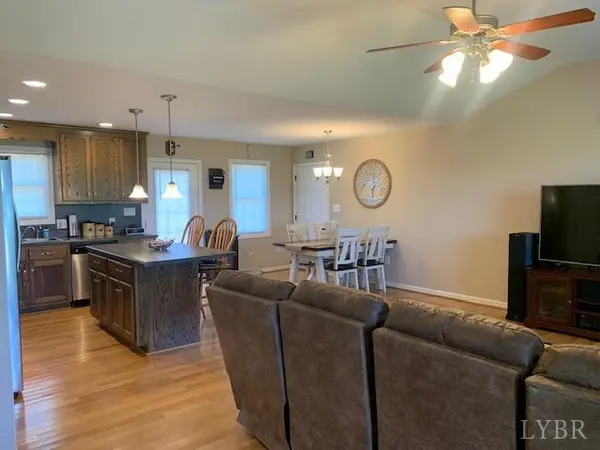 Appomattox, VA 24522,810 North Creek RD