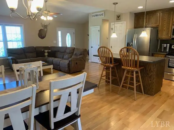 Appomattox, VA 24522,810 North Creek RD