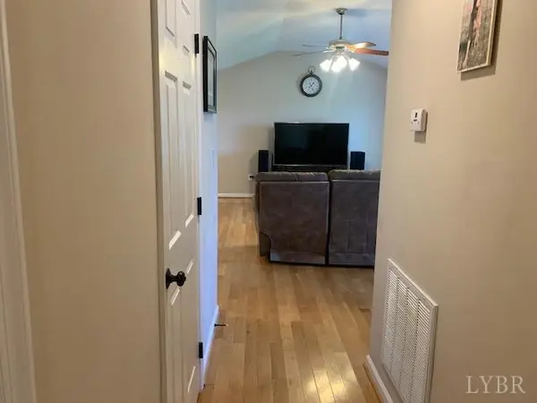 Appomattox, VA 24522,810 North Creek RD