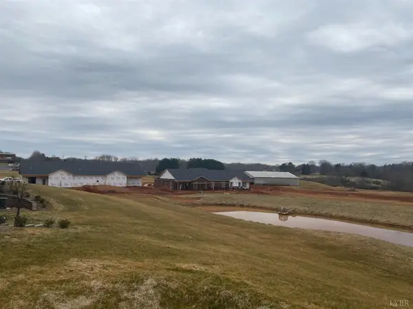 153 Villa Oak CIR, Bedford, VA 24523