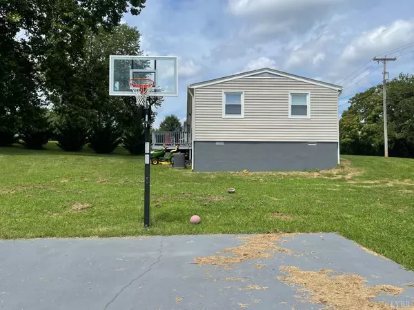 Bedford, VA 24523,2157 Bell Town RD