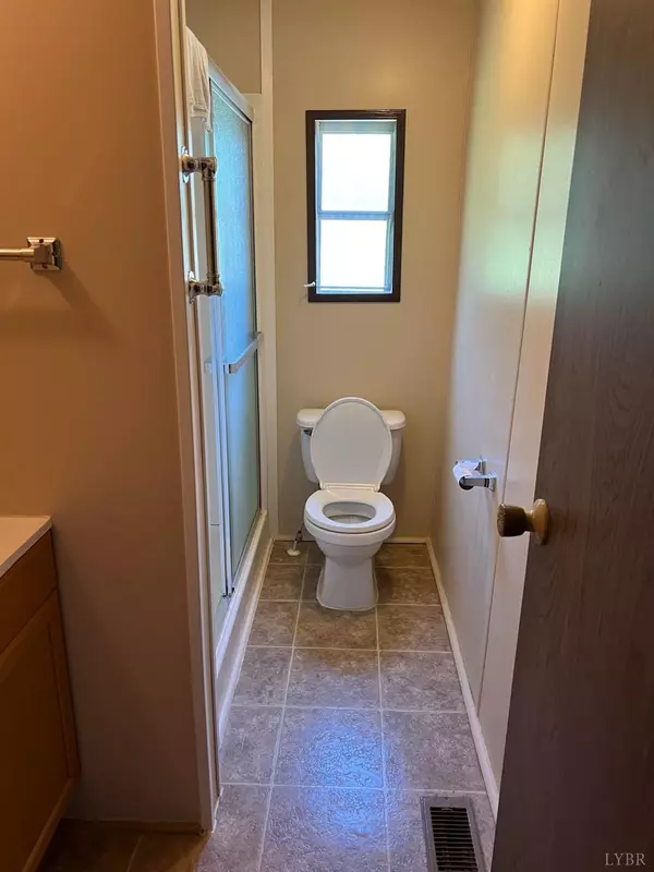 Rustburg, VA 24588,322 Warm Breeze LN