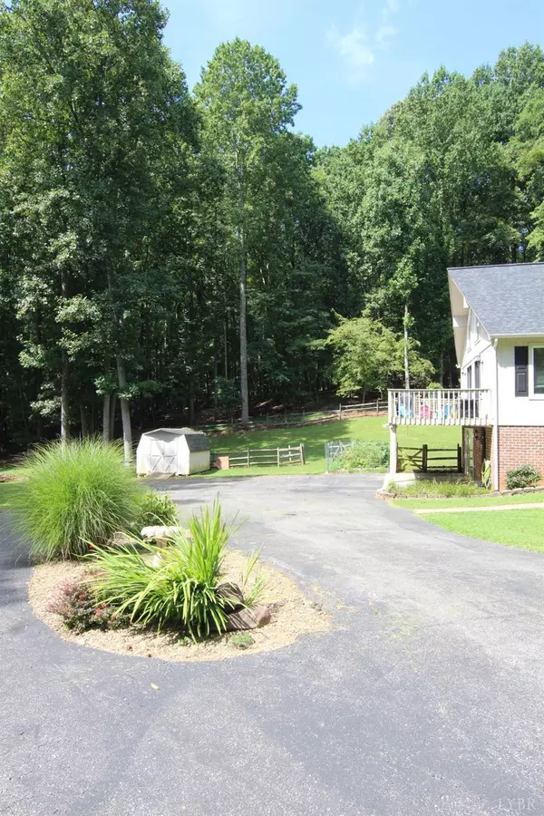 Forest, VA 24551,100 Woodville DR