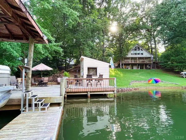 Moneta, VA 24121,1010 Parkside DR