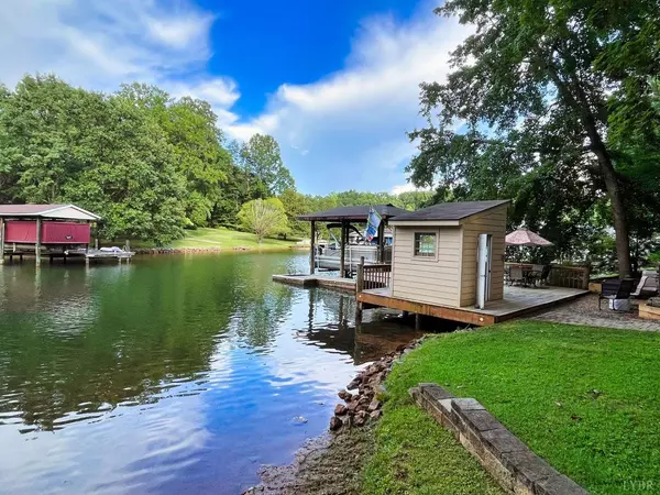 Moneta, VA 24121,1010 Parkside DR