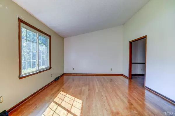 Lynchburg, VA 24502,193 Robinson DR