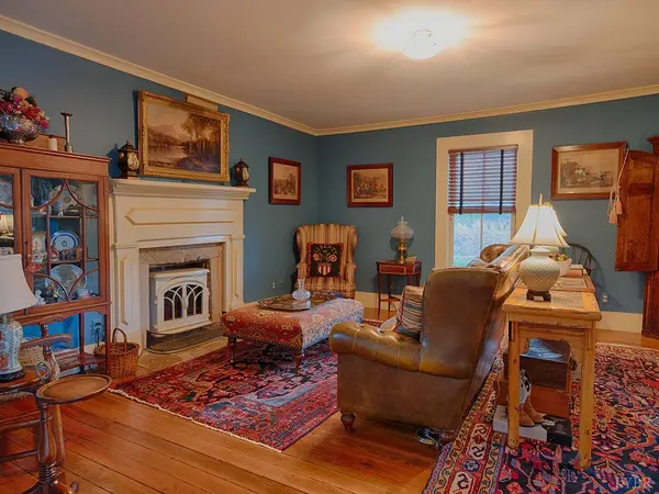 Roseland, VA 22967,9581 Patrick Henry