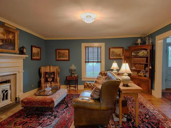 Roseland, VA 22967,9581 Patrick Henry