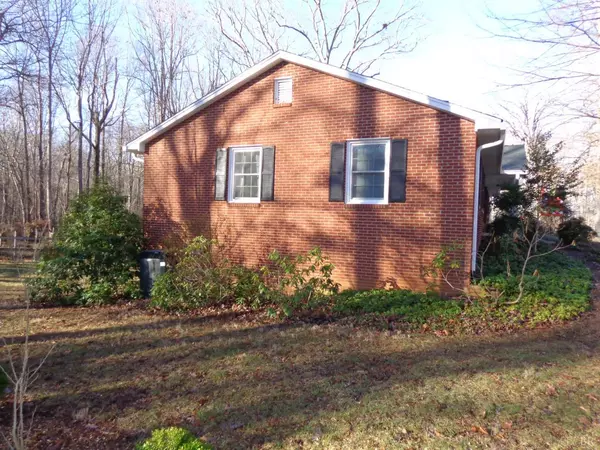 Forest, VA 24551,218 Otterview RD