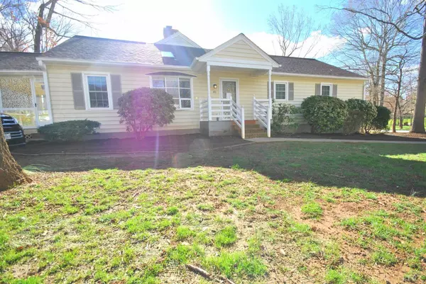 401 Clays Crossing DR, Forest, VA 24551