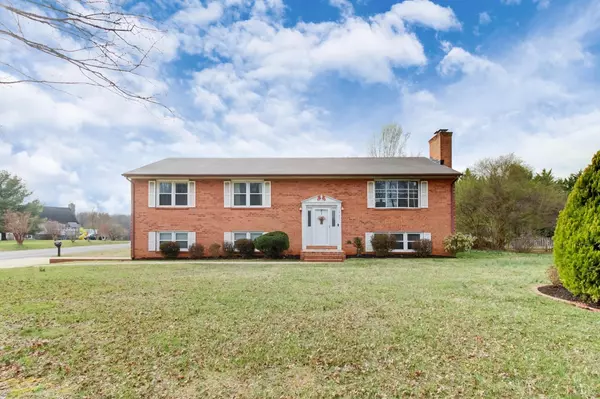 101 Fieldbrook PL, Forest, VA 24551