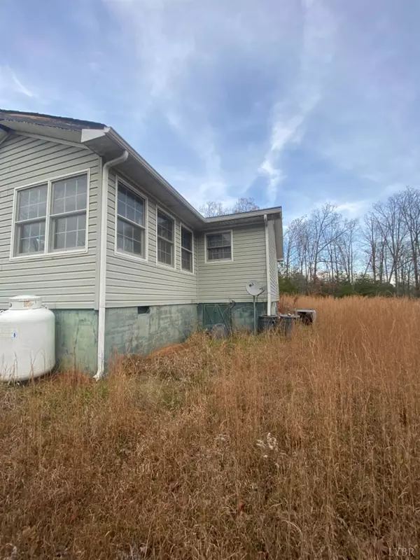 Prospect, VA 23960,852 Holiday Lake Road