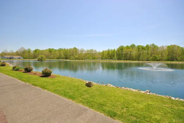 34 Shoreline DR, Lynchburg, VA 24501