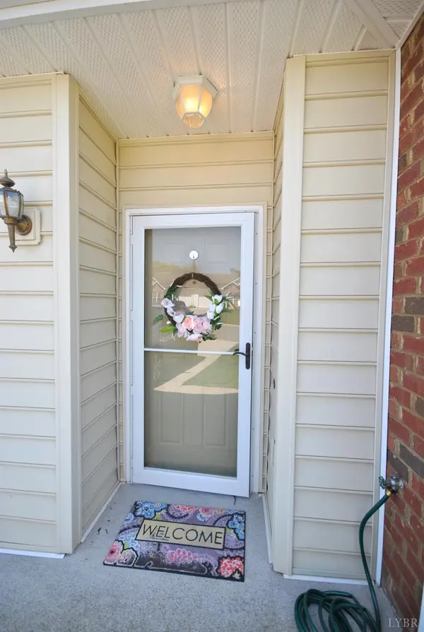 34 Shoreline DR, Lynchburg, VA 24501