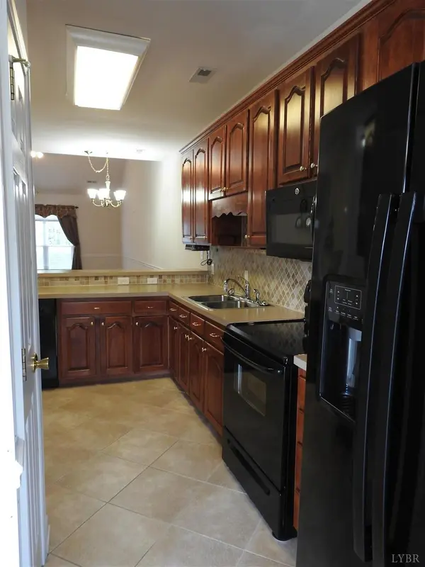 62 Shore Line DR, Lynchburg, VA 24501