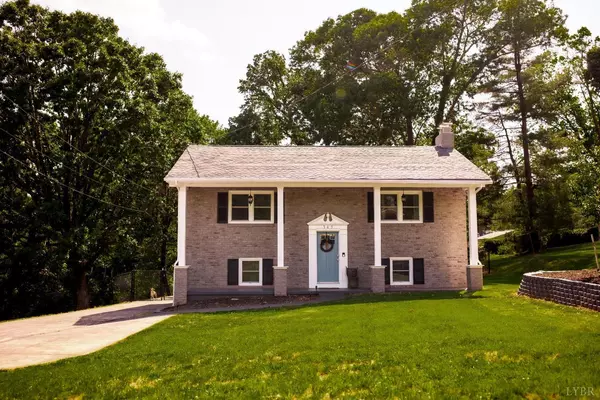 305 Mountainview DR, Madison Heights, VA 24572