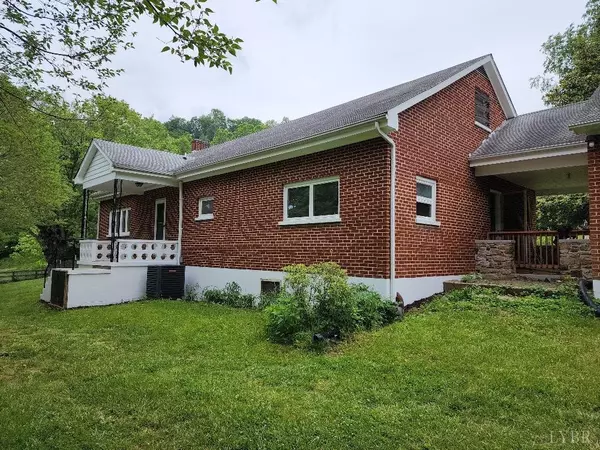 5736 Lithia RD,  Buchanan,  VA 24066