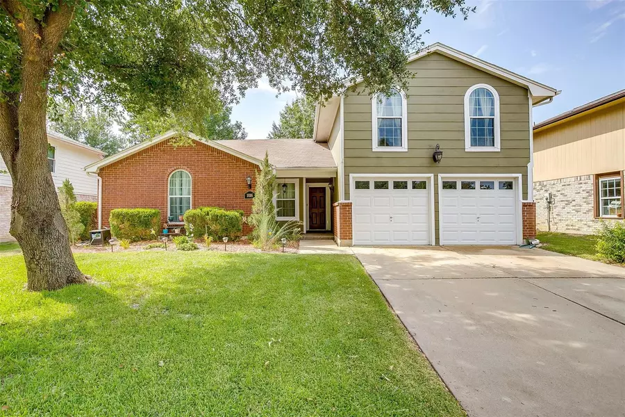 1016 Meadowlark Drive, Arlington, TX 76017