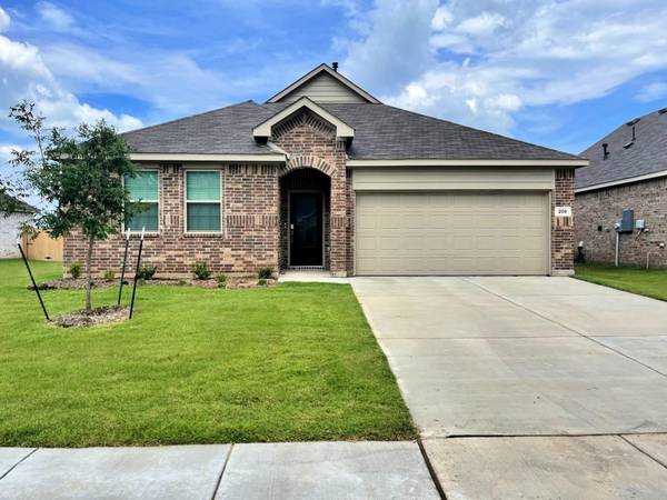 208 Post Oak Street, Azle, TX 76020