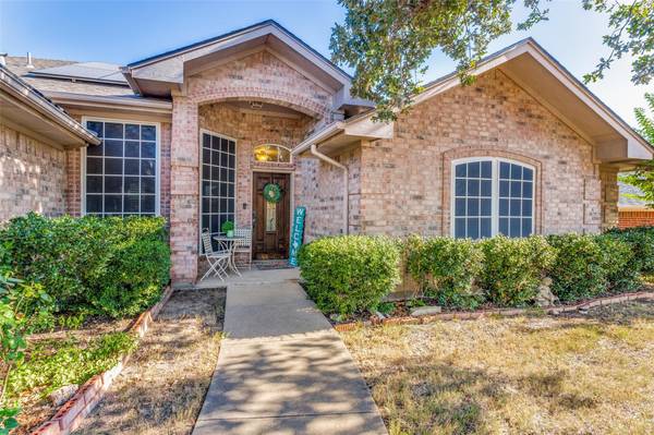 1261 Cross Creek Drive, Kennedale, TX 76060