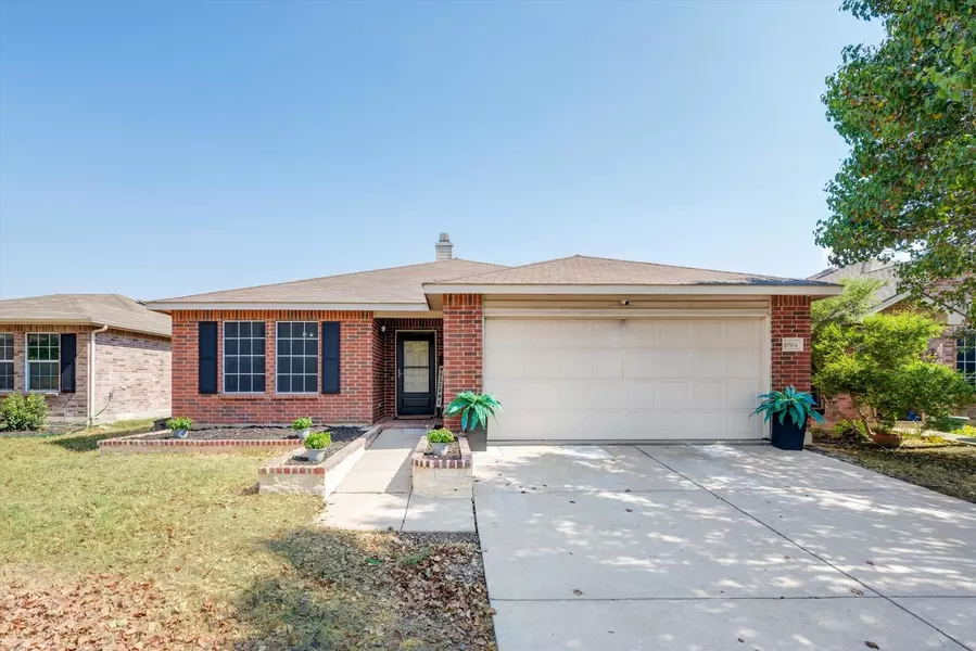 16504 Cowboy Trail, Fort Worth, TX 76247