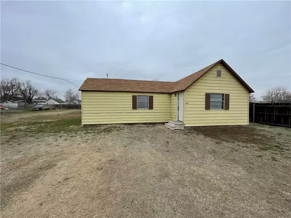 303 SW 5th Street, Minco, OK 73059