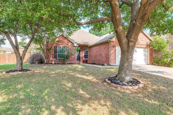 1808 Crest Hollow Circle, Lewisville, TX 75067