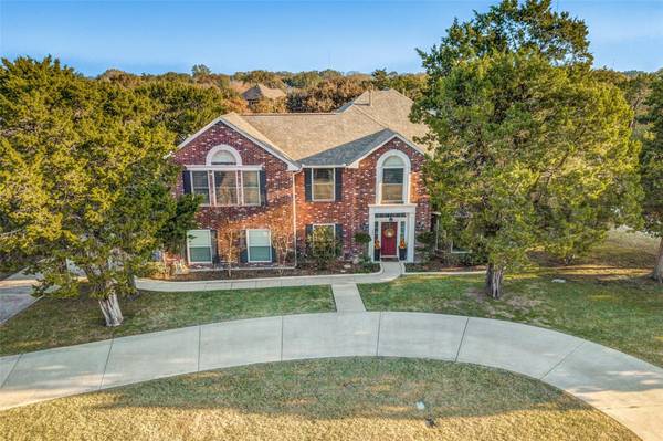 804 Cobblestone Court,  Cedar Hill,  TX 75104