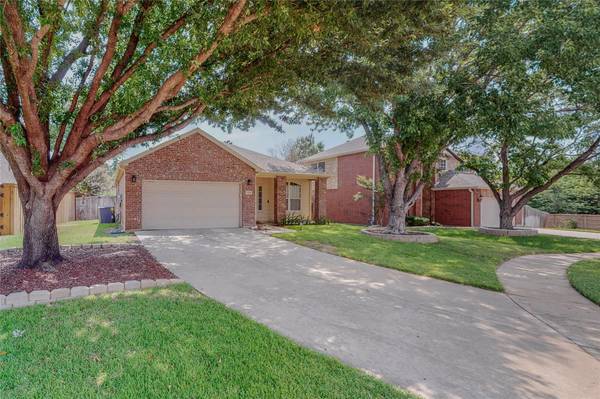 1104 Indian Trail Court, Roanoke, TX 76262