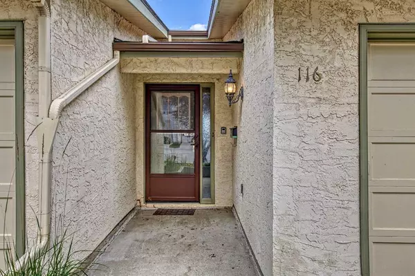 Calgary, AB T3H 1V1,116 Strathlorne Mews SW