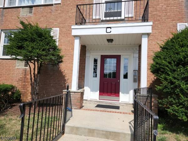 565 Grove St C-6 #C-6, Clifton City, NJ 07013