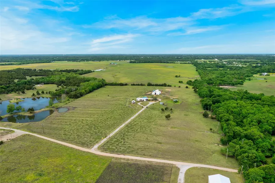 1154 Outlaw Trail, Wolfe City, TX 75496