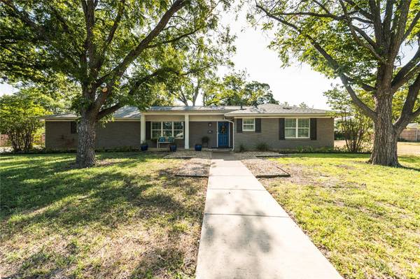 1203 Bellaire Drive, Grapevine, TX 76051