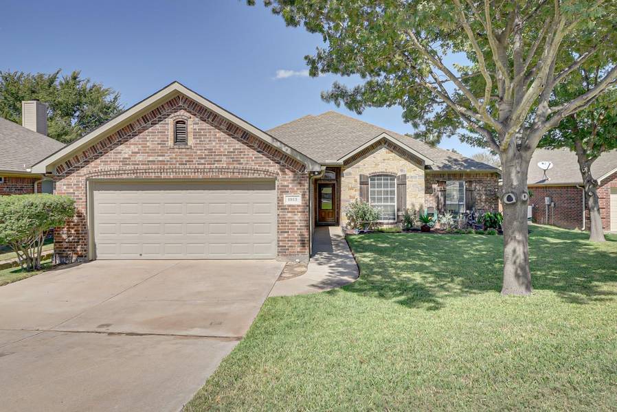 1913 Mary Ann Lane, Burleson, TX 76028